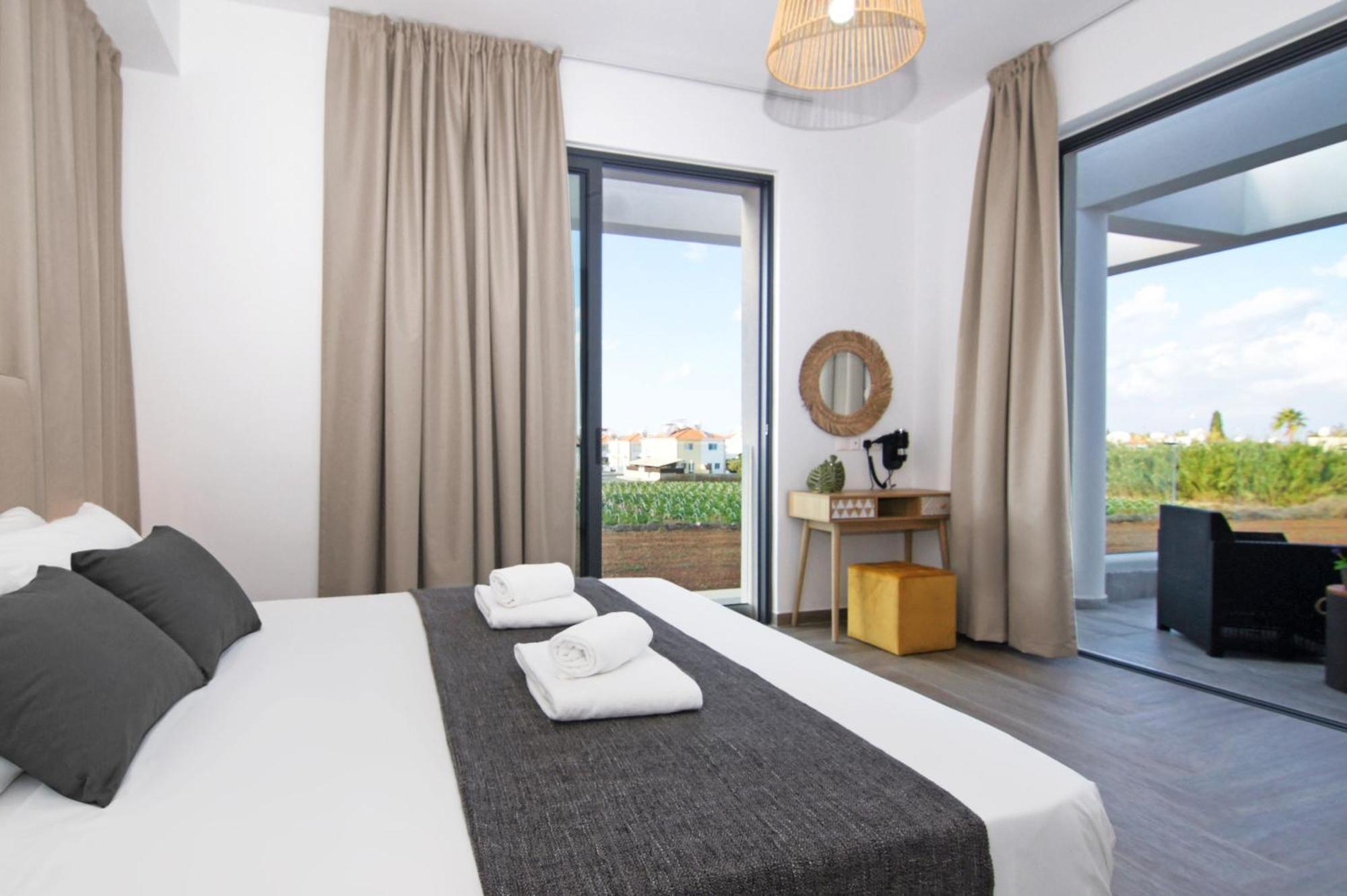 Villa Queen Isabella Протарас Екстериор снимка